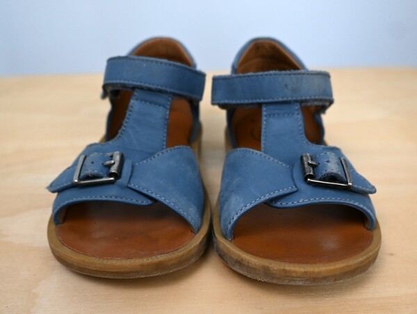 Sandalen, Pom d'Api, 25