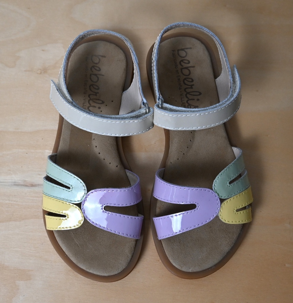 [YMI123] Sandalen, Beberlis, 29