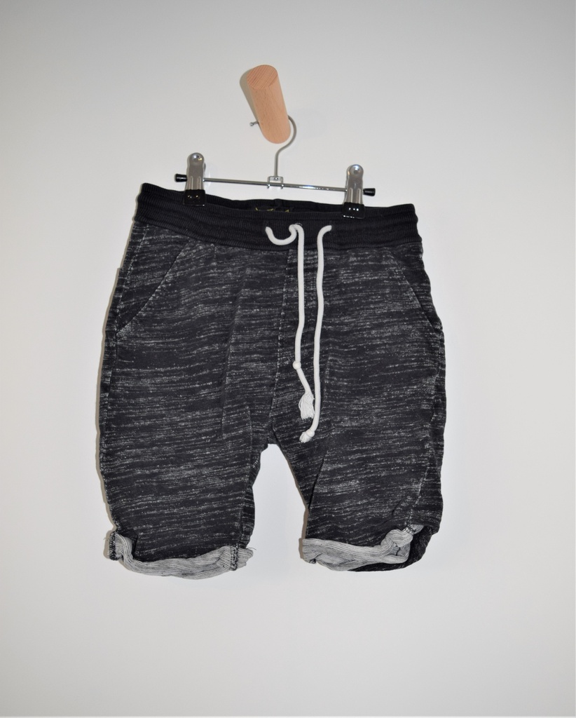 [RVH007] Short, Finger in the Nose, 8/9 jaar