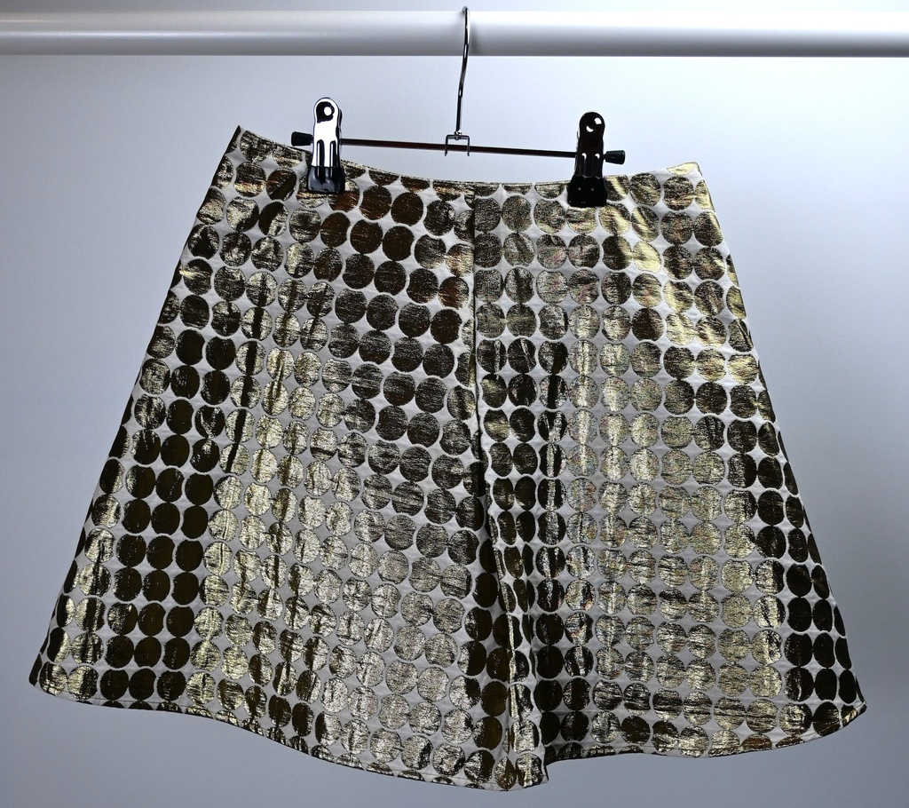 [NHA009] Rok, Etiket, 10 jaar