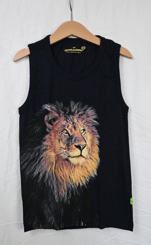 Shirt, Stones and Bones, 8 jaar