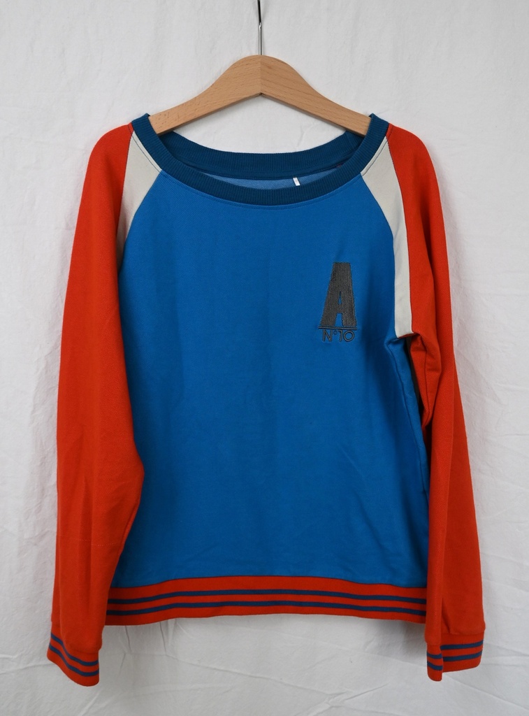 [LES052] Top, Alba, 9 jaar - PI