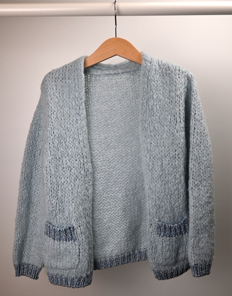 [ANG050] Cardigan, zachte kwaliteit, 8 jaar