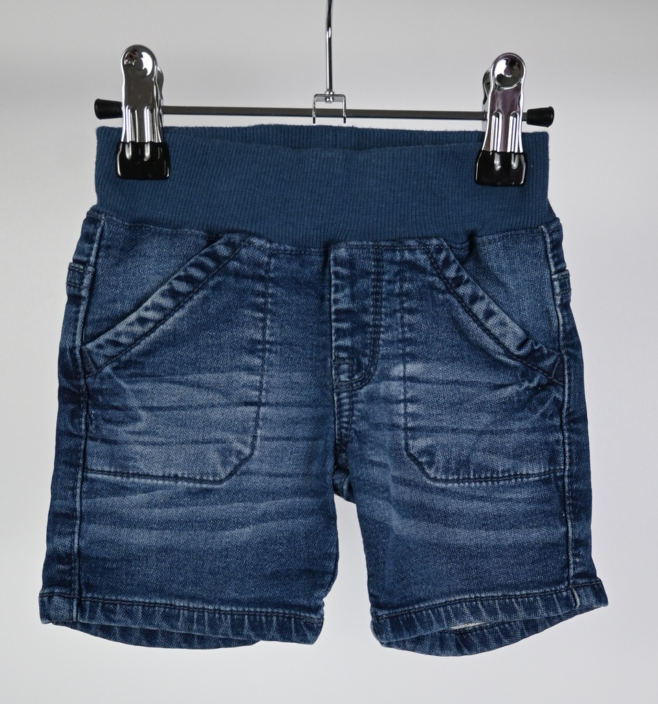 [DRO020] Shortje, noppies, 9 maanden