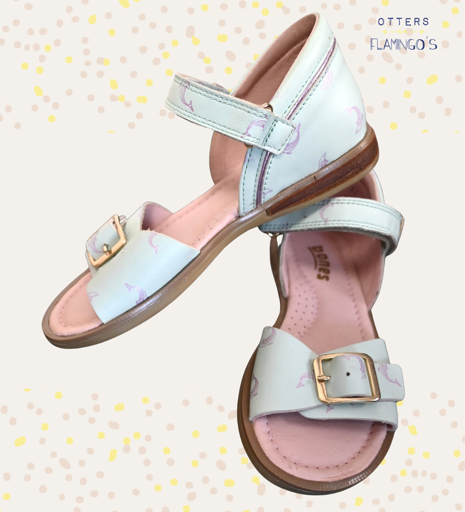 Sandalen, Stones and Bones, 31